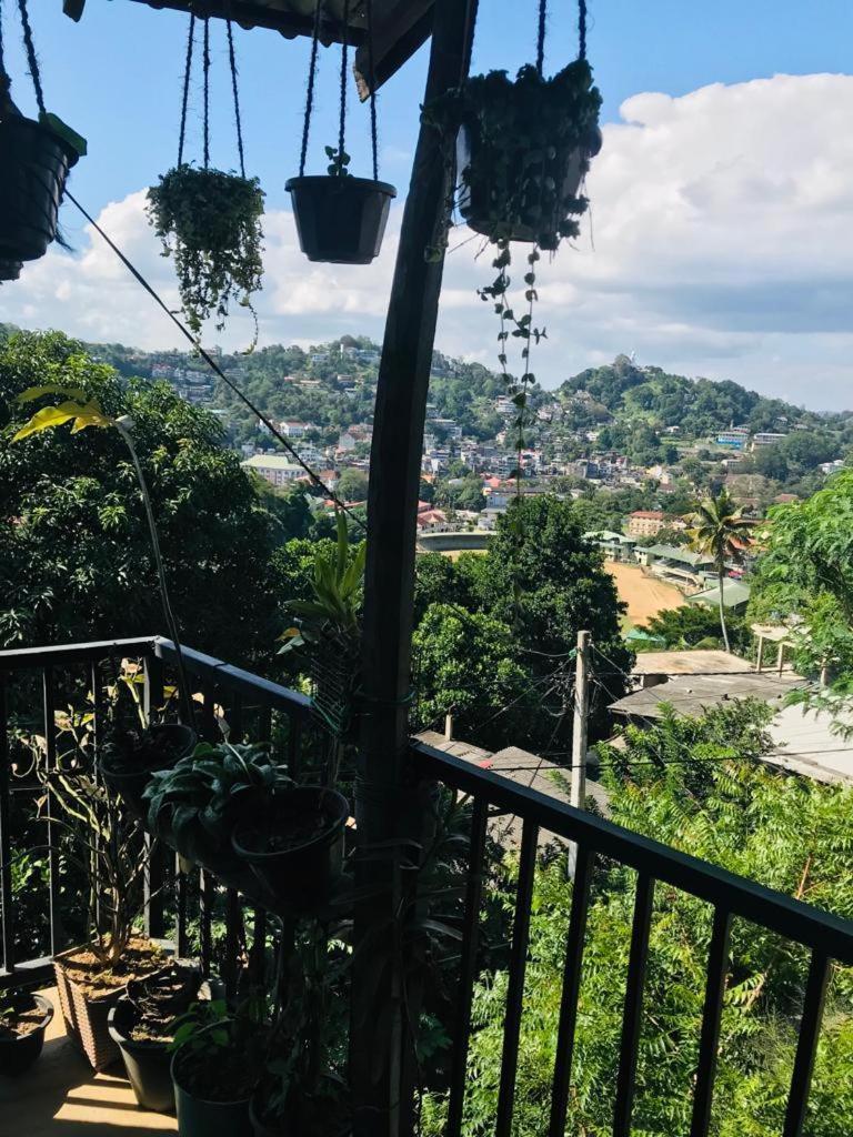 S V Homestay Kandy Dış mekan fotoğraf